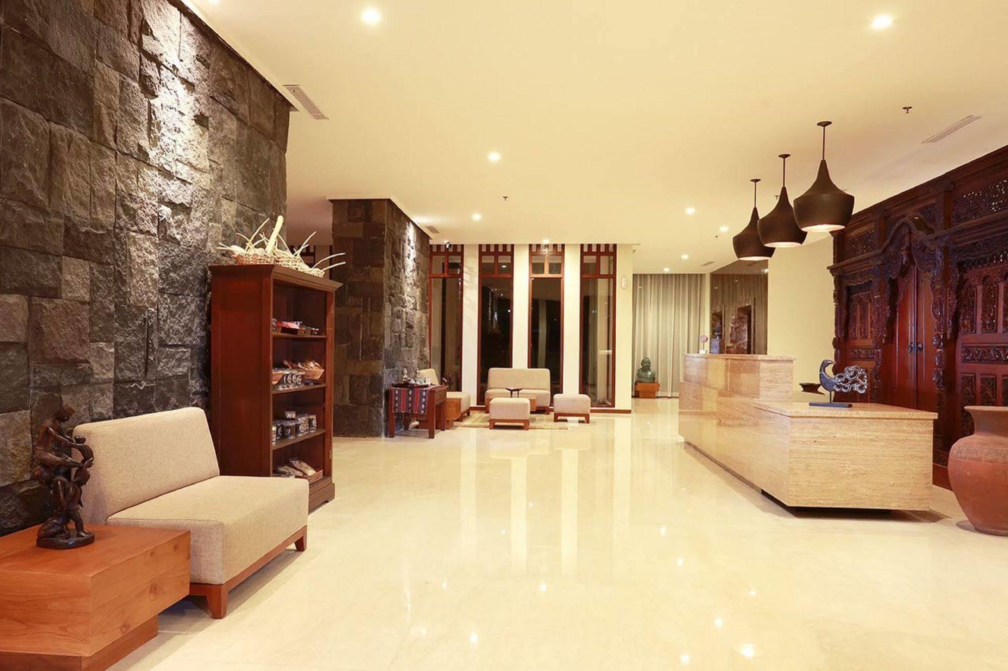 Wimarion Hotel Semarang Exterior photo