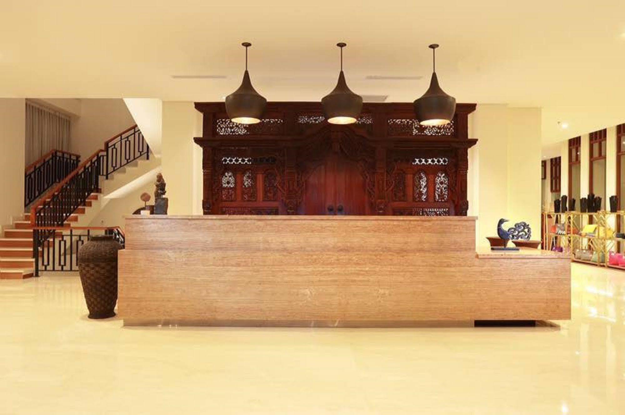 Wimarion Hotel Semarang Exterior photo
